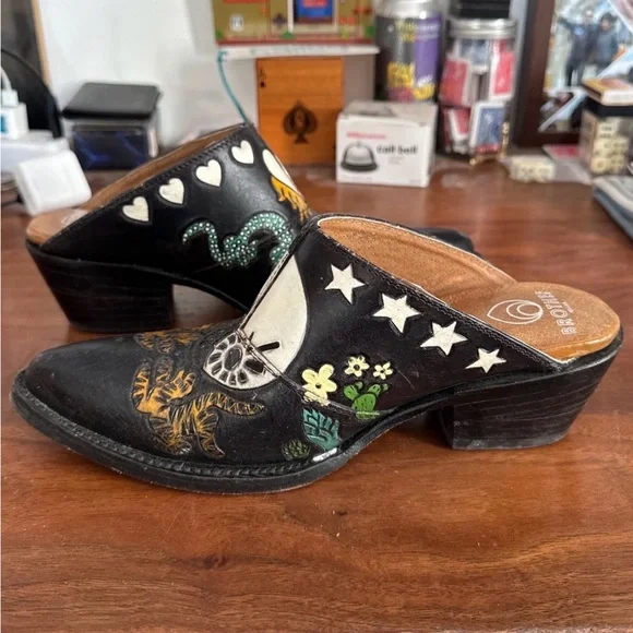 Brother Vellies’ 2020 Doodle Mule from their 2020 collection. - Picture 11 of 14